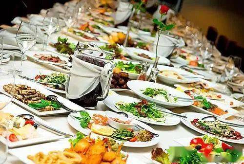 餐飲服務的56個細節，讓顧客主動帶上朋友再來